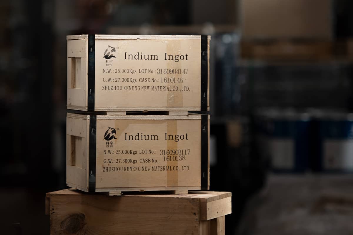 Indium-Barren verpackt in Holzkisten und aufbewahrt in einem Sammellager